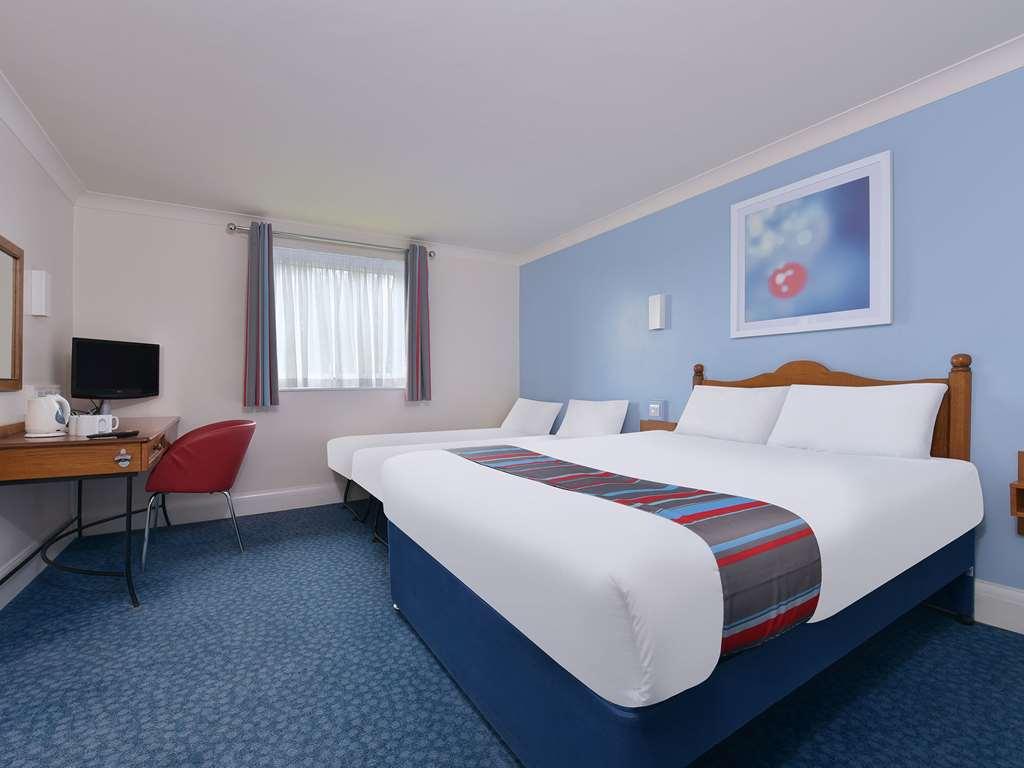 Travelodge Birmingham Kingswinford Szoba fotó