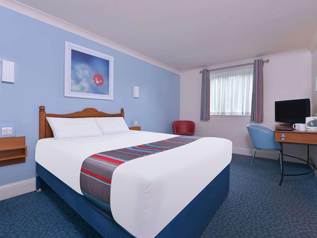 Travelodge Birmingham Kingswinford Szoba fotó