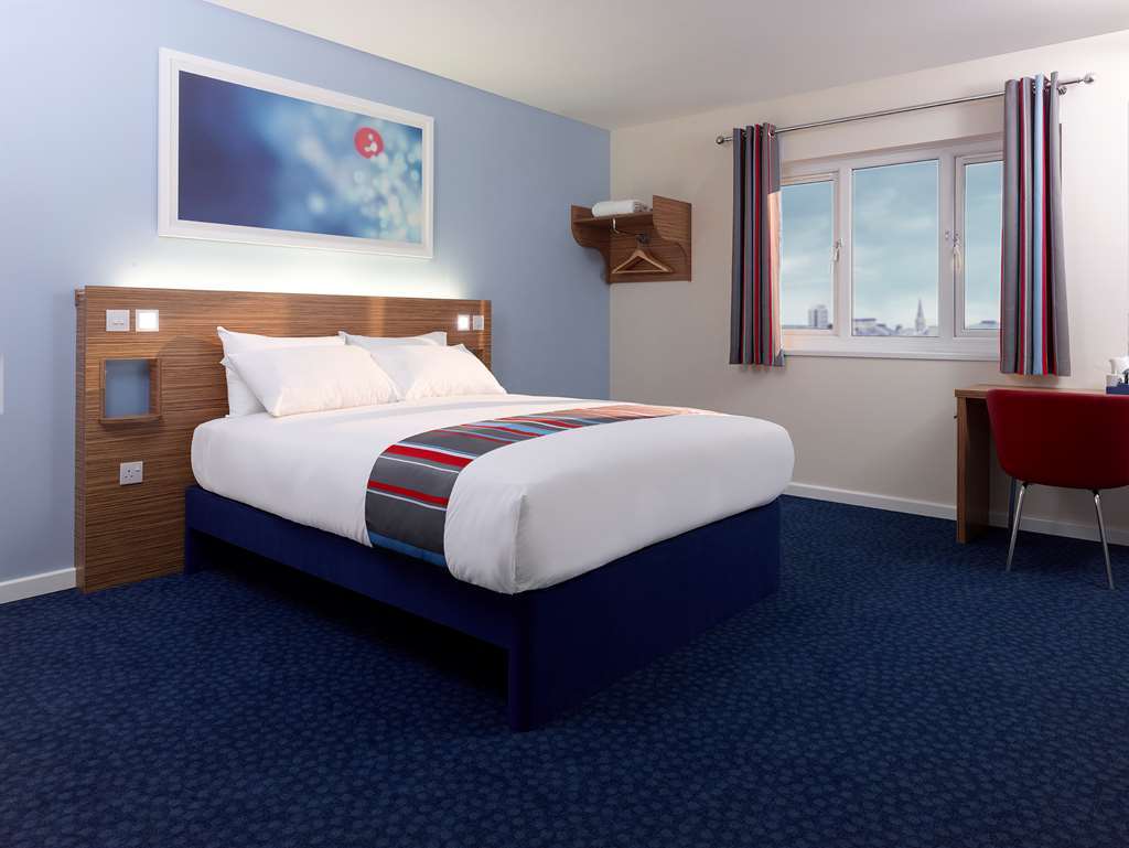 Travelodge Birmingham Kingswinford Szoba fotó
