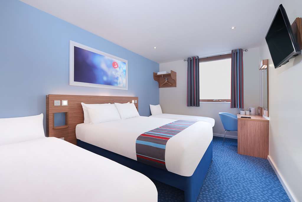 Travelodge Birmingham Kingswinford Szoba fotó